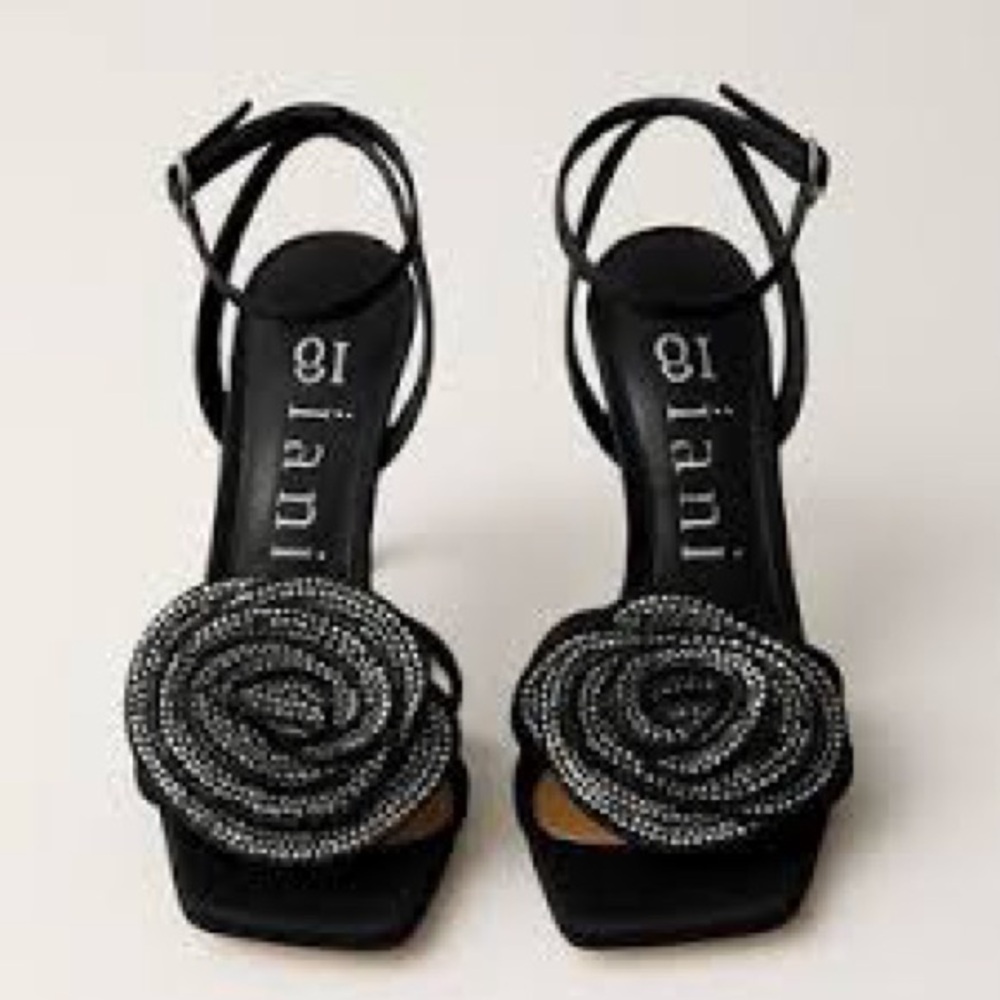 🌹 Gianni Bini Black Strappy Rose Embellished 3” Heels Square Toe Shoes Size 7.5
